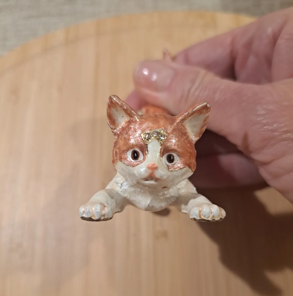 RUCINNI Cat (Pink Copper/White) Jeweled Trinket Box with SWAROVSKI Crystals - Picture 3 of 13